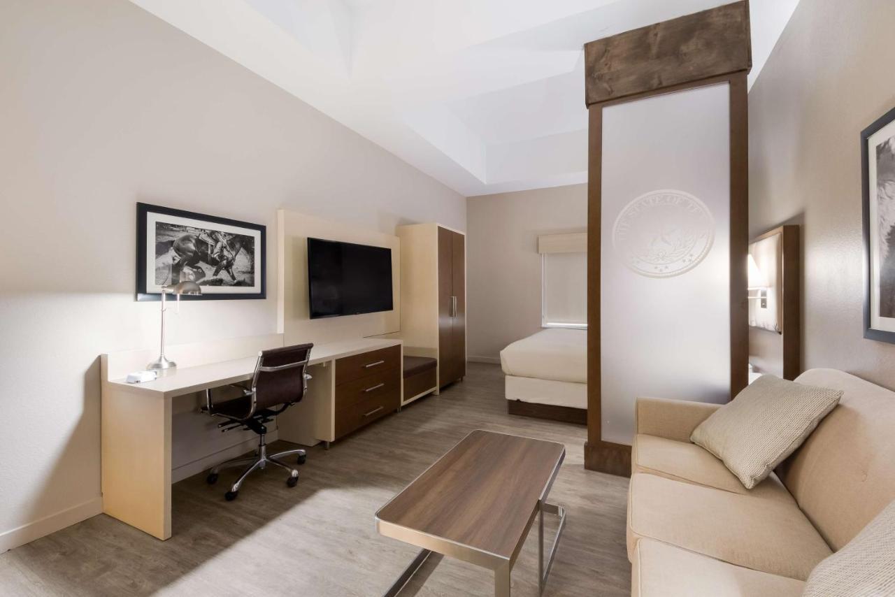 Best Western Bandera Suites & Saloon Luaran gambar
